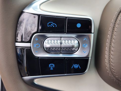 Used 2025 Genesis G90 3.5T image 25