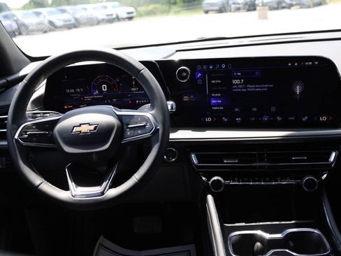 Used 2026 Chevrolet Traverse LT w/ Driver Confidence Package AWD/4WD image 23