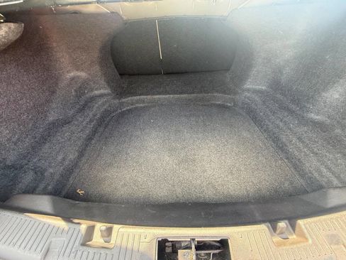 Used 2016 Ford Taurus SE FWD image 18