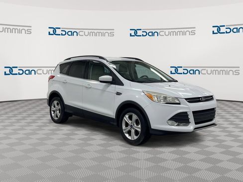 Used 2015 Ford Escape SE w/ Equipment Group 201A image 2