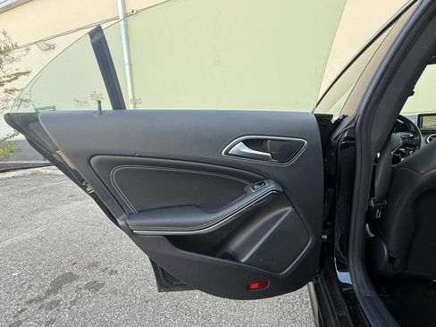 Used 2014 Mercedes-Benz CLA 250 4MATIC image 17