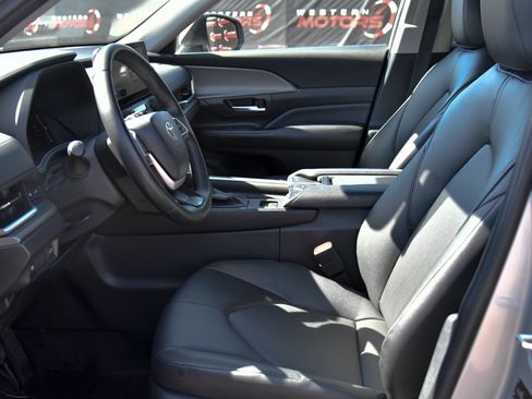 Used 2024 Toyota Grand Highlander FWD image 18