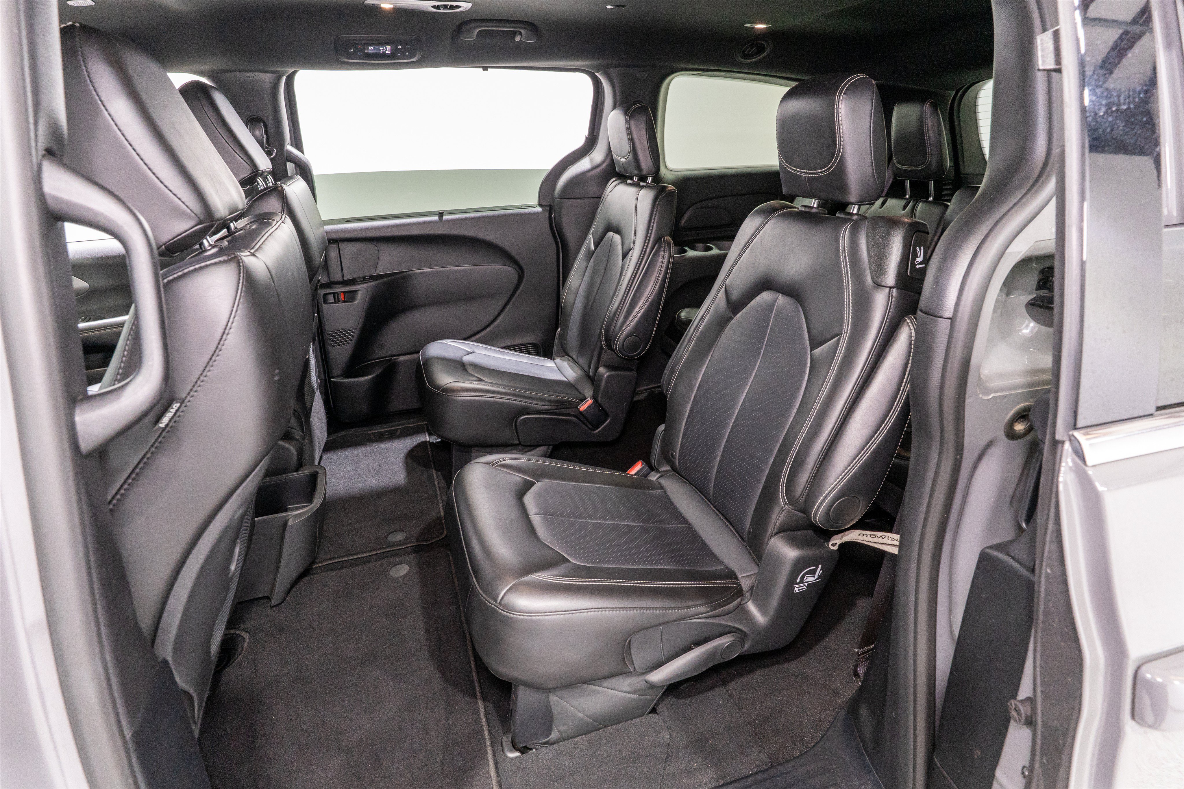 Used 2025 Chrysler Pacifica Select FWD image 31