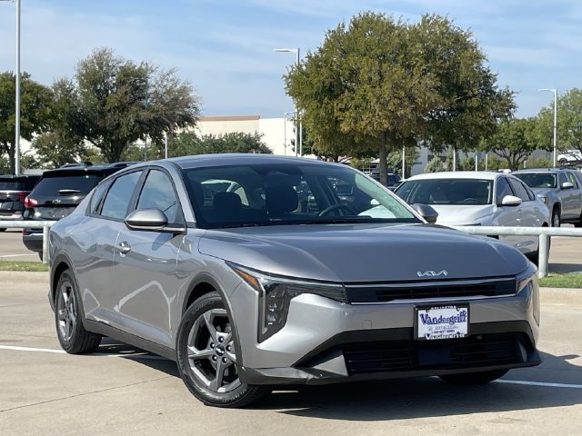 Used 2025 Kia K4 FWD image 2
