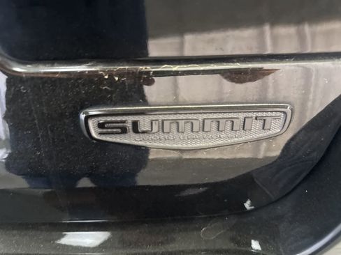 Used 2023 Jeep Grand Cherokee Summit AWD/4WD image 7
