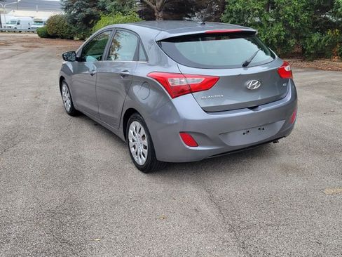 Used 2017 Hyundai Elantra GT image 5