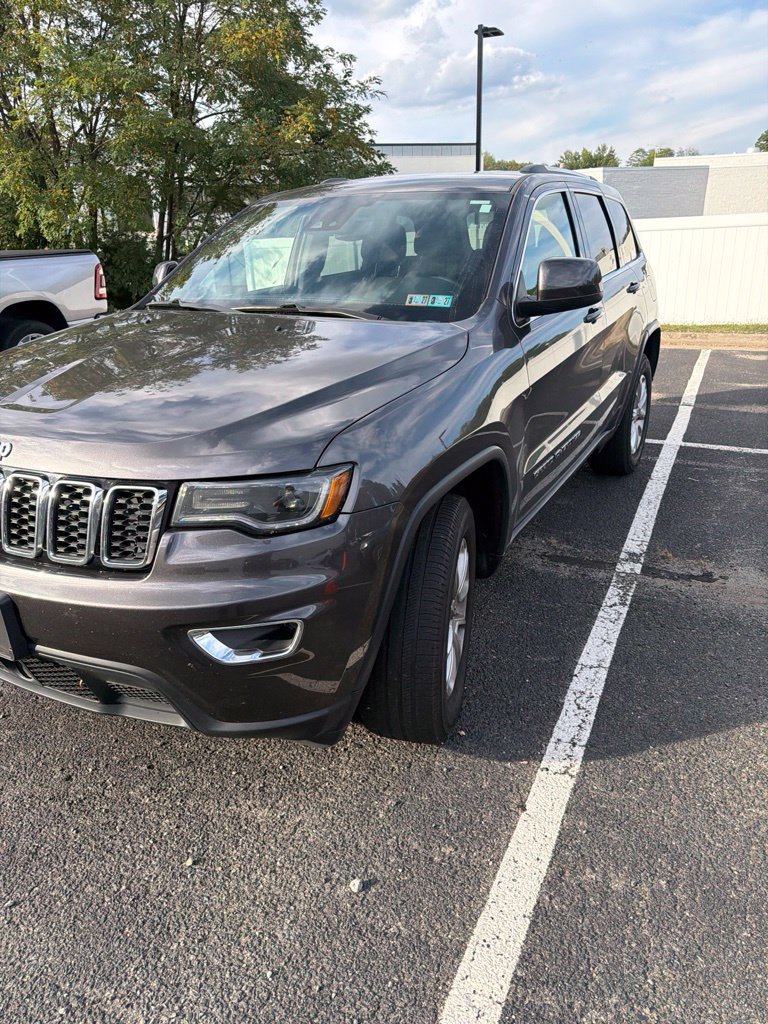 Used 2021 Jeep Grand Cherokee Laredo AWD/4WD image 2