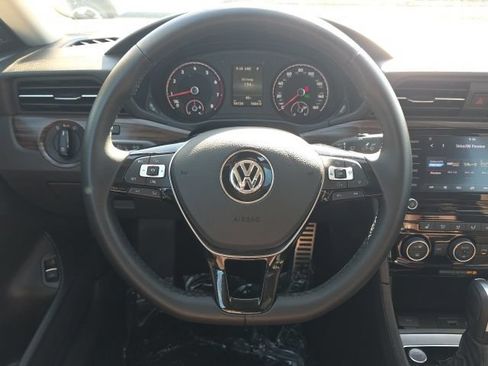 Used 2022 Volkswagen Passat 2.0T FWD image 12