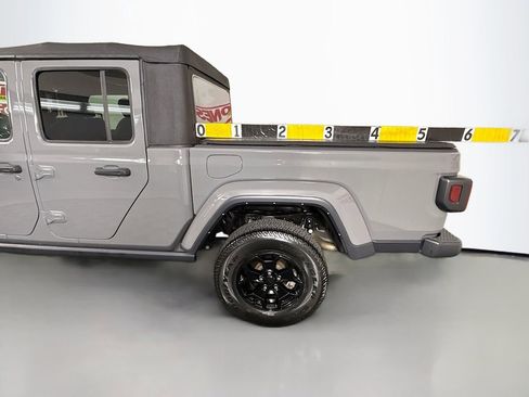 Used 2021 Jeep Gladiator Sport image 29