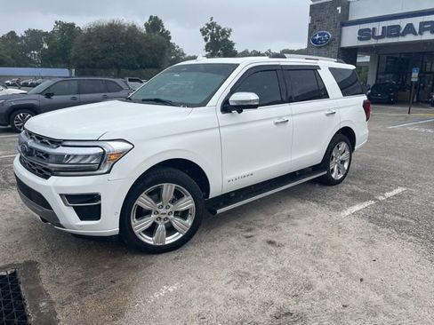 Used 2024 Ford Expedition Platinum image 3