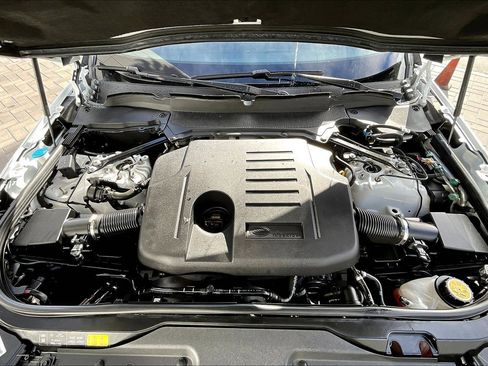 Used 2023 Land Rover Discovery S R-Dynamic image 10