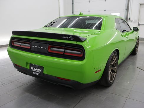 Used 2017 Dodge Challenger SRT Hellcat RWD image 5
