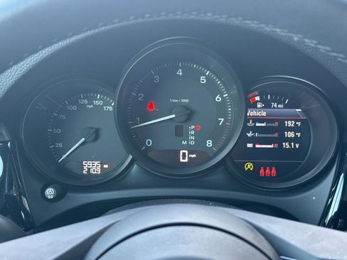 Used 2025 Porsche Macan image 25