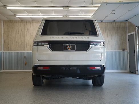 Used 2022 Jeep Grand Wagoneer Series II w/ Premium Group II AWD/4WD image 8