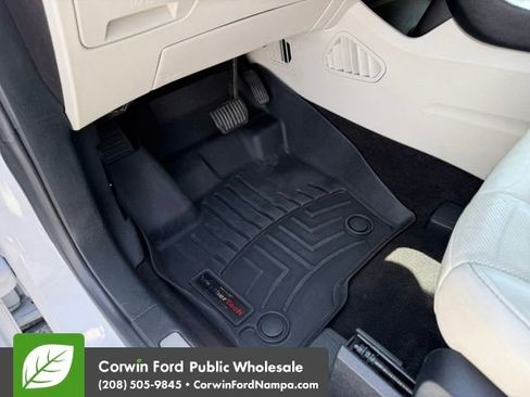 Used 2019 Ford Edge Titanium w/ Equipment Group 301A AWD/4WD image 27