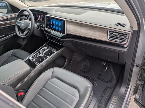 Used 2024 Volkswagen Atlas SEL AWD/4WD image 37