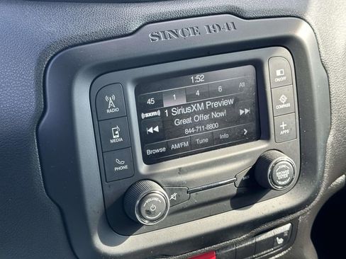 Used 2017 Jeep Renegade Latitude w/ Cold Weather Group image 25