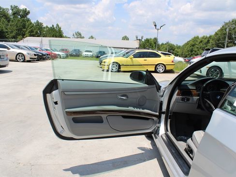 Used 2009 BMW 328i Convertible image 26