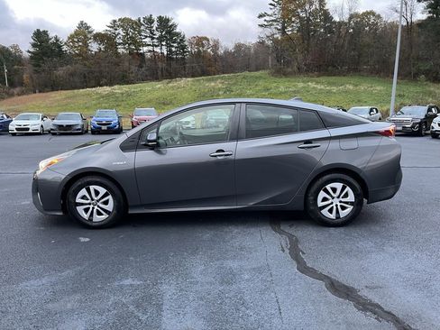 Used 2017 Toyota Prius Two image 24
