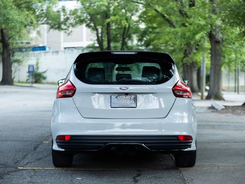 Used 2018 Ford Focus ST w/ Equipment Group 402A FWD image 9