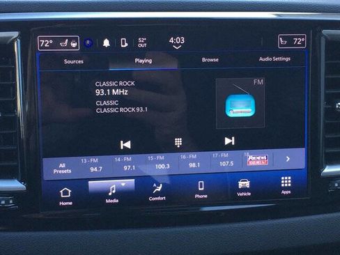 Used 2024 Chrysler Pacifica Touring-L FWD image 20