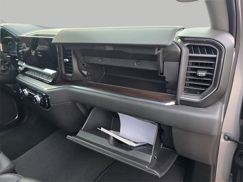 Used 2024 GMC Sierra 1500 SLT image 17