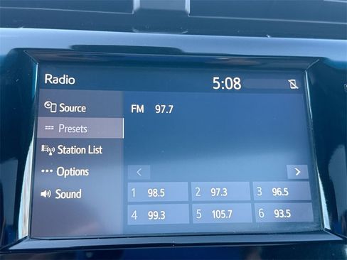 Used 2018 Toyota Camry XLE image 12