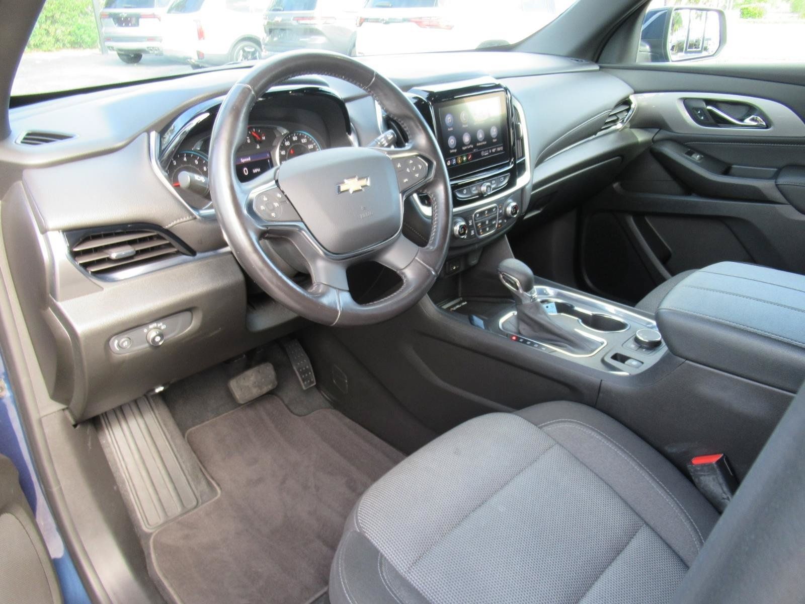Used 2022 Chevrolet Traverse LT FWD image 16