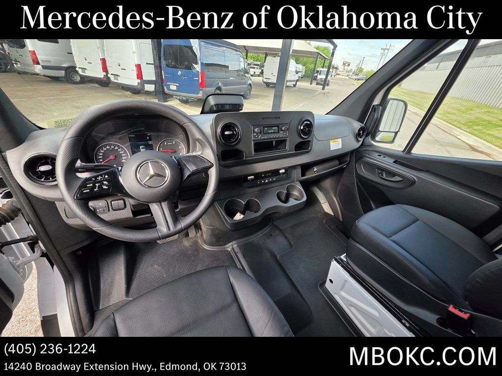 Used 2025 Mercedes-Benz Sprinter 2500 image 11