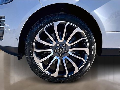 Used 2018 Land Rover Range Rover Long Wheelbase Autobiography image 8