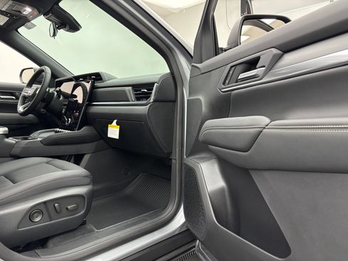New 2027 GMC Terrain Elevation w/ Elevation Premium Package FWD image 32