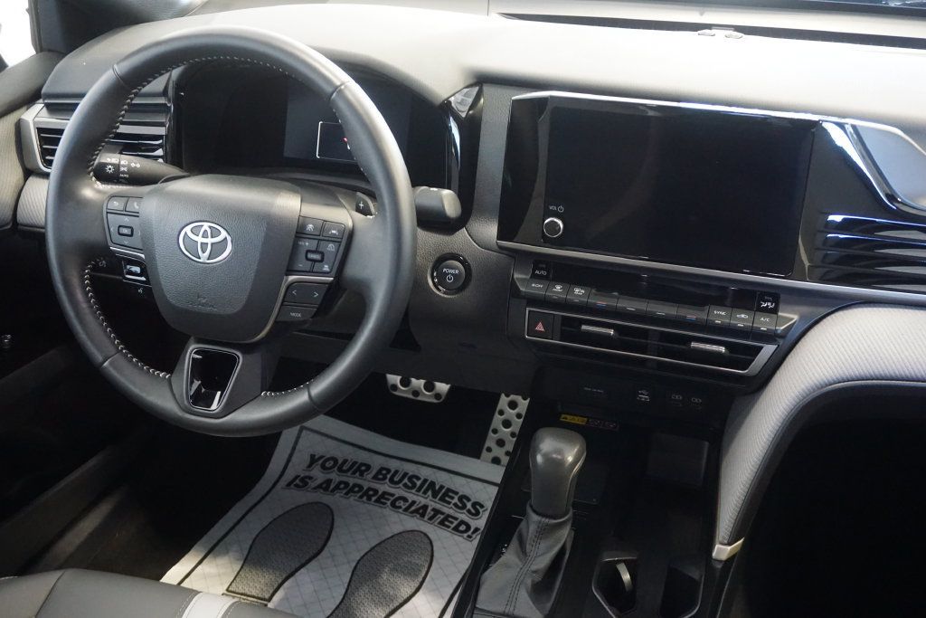 Used 2025 Toyota Camry SE AWD/4WD image 28
