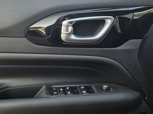 New 2026 Jeep Compass Limited image 13