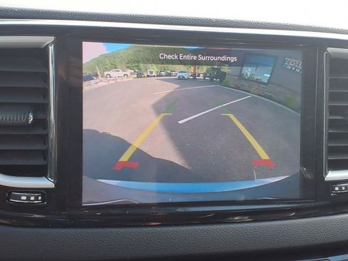Used 2021 Chrysler Pacifica Touring-L FWD image 13