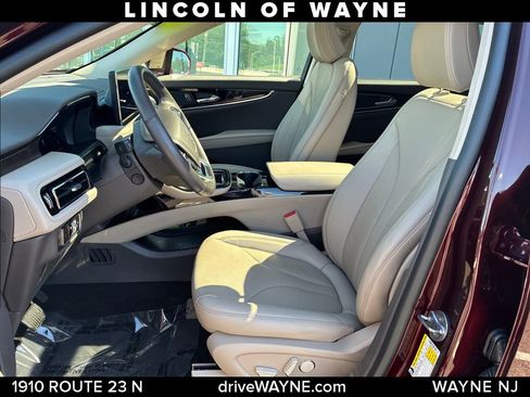 Used 2023 Lincoln Nautilus Reserve AWD/4WD image 12