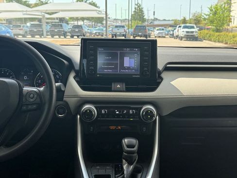 Used 2021 Toyota RAV4 XLE w/ Convenience Package image 18