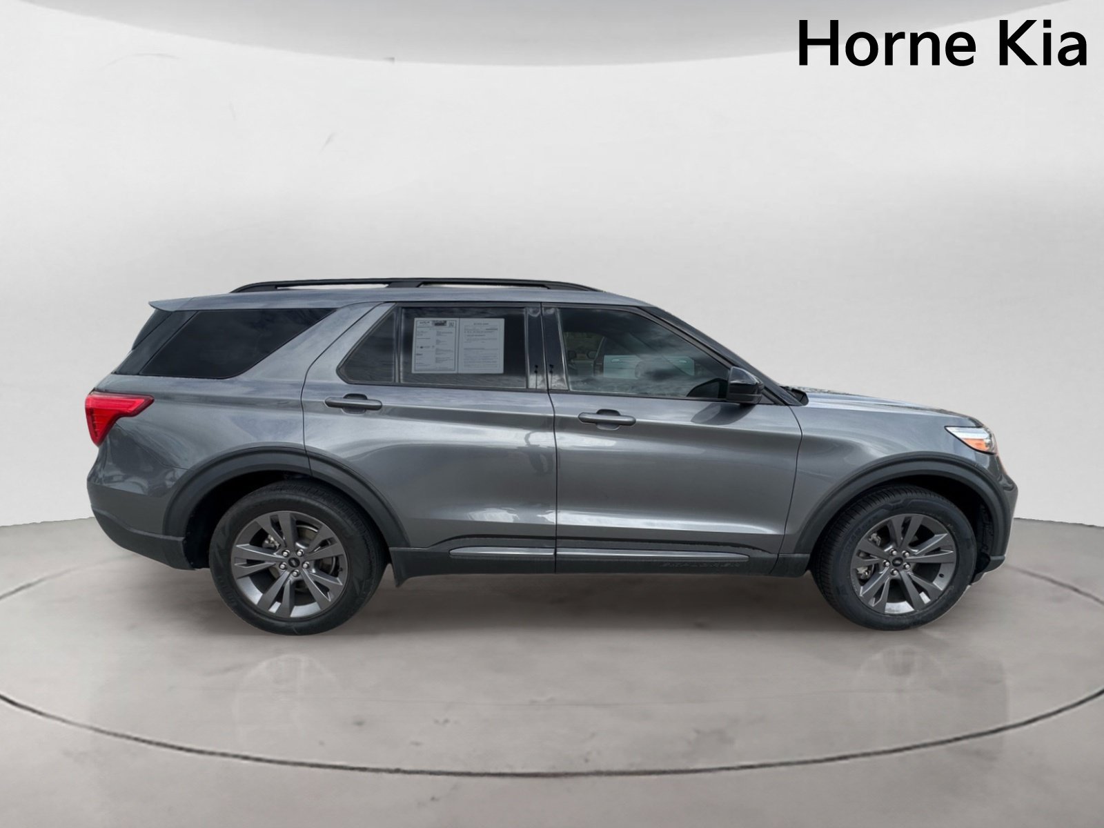 Used 2022 Ford Explorer XLT w/ Equipment Group 202A RWD image 3