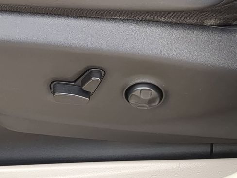 Used 2023 Chrysler Pacifica Touring-L AWD/4WD image 17
