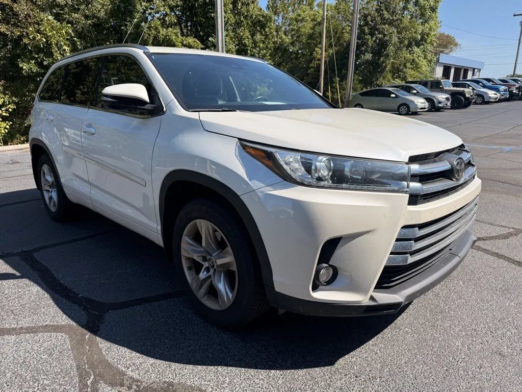 Used 2017 Toyota Highlander Limited w/ Protection Package #3 AWD/4WD image 5