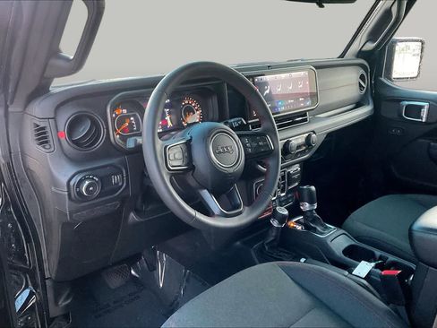 Used 2025 Jeep Wrangler Unlimited Rubicon AWD/4WD image 16