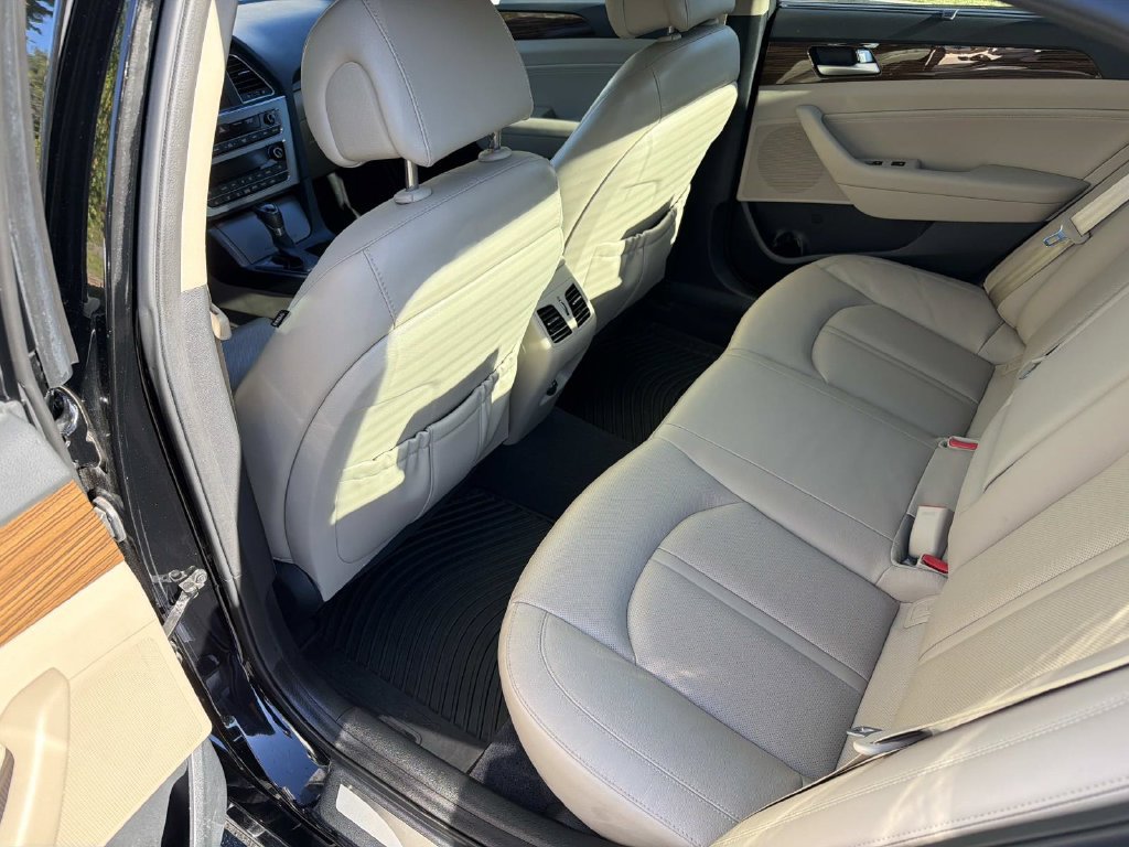 Used 2016 Hyundai Sonata Limited w/ Option Group 02 FWD image 12