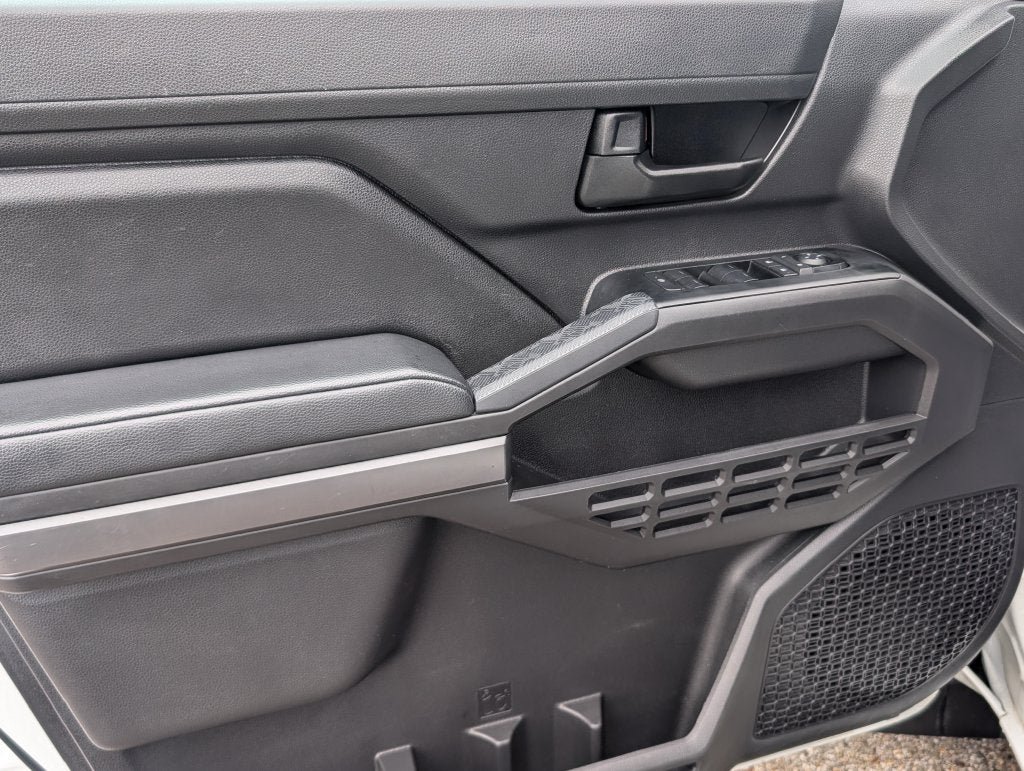 Certified 2025 Toyota Tacoma SR5 AWD/4WD image 9