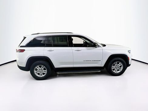 Used 2023 Jeep Grand Cherokee Laredo RWD image 4
