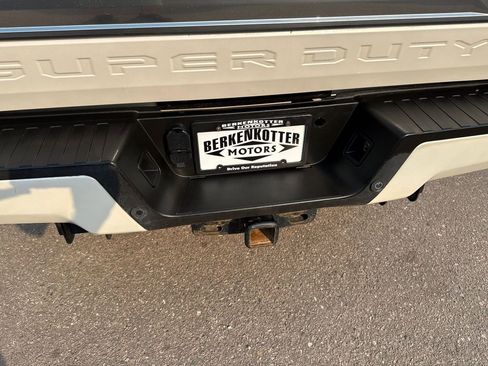 Used 2017 Ford F250 Platinum w/ Platinum Ultimate Package image 12
