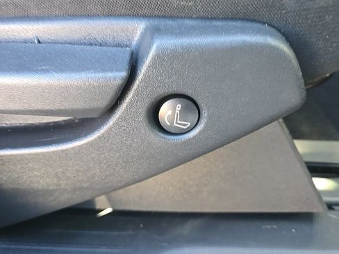 Used 2022 Nissan Pathfinder SV w/ SV Black Package image 28