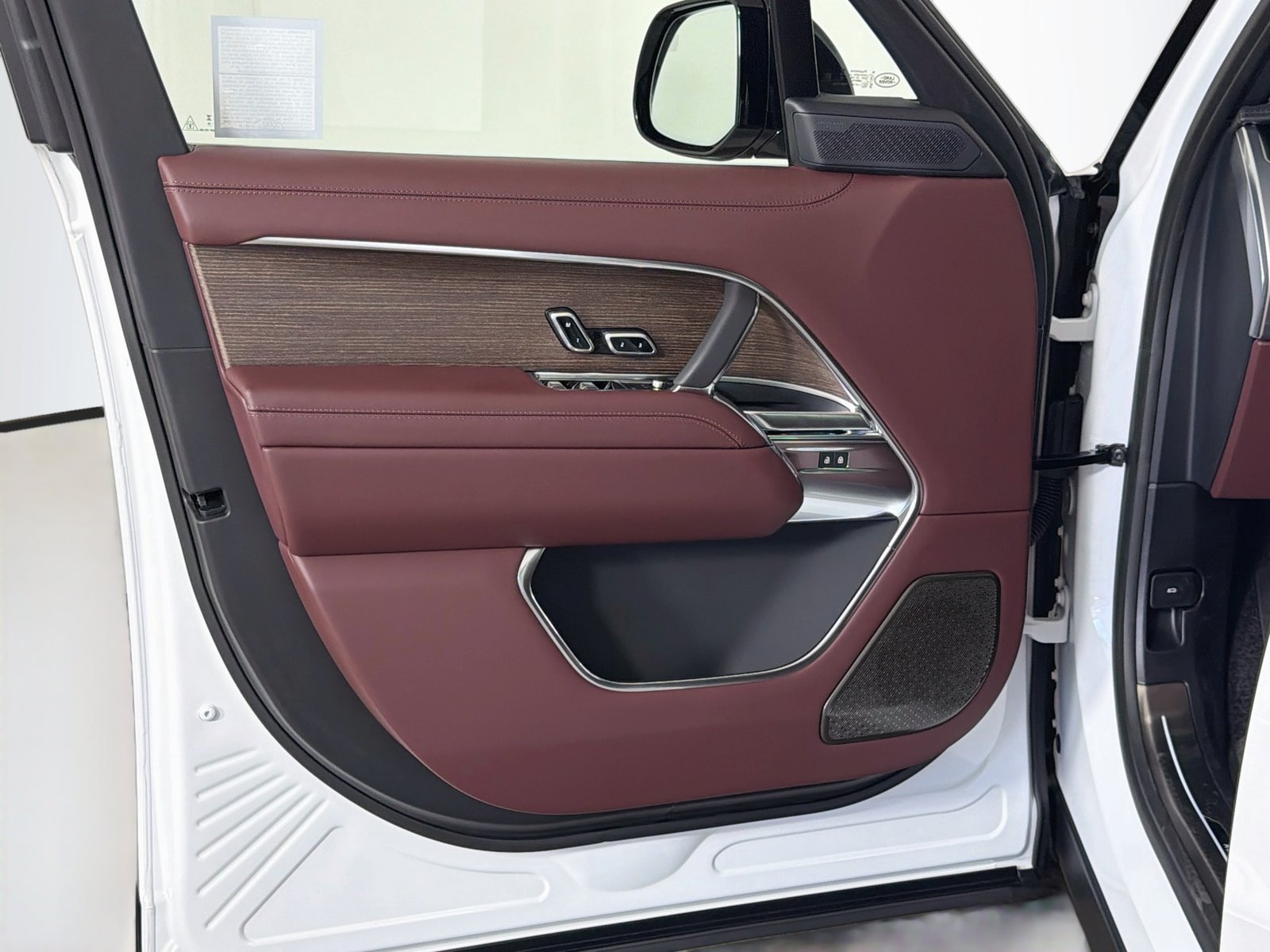 New 2026 Land Rover Range Rover Autobiography AWD/4WD image 21