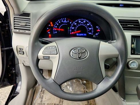 Used 2010 Toyota Camry LE FWD image 13