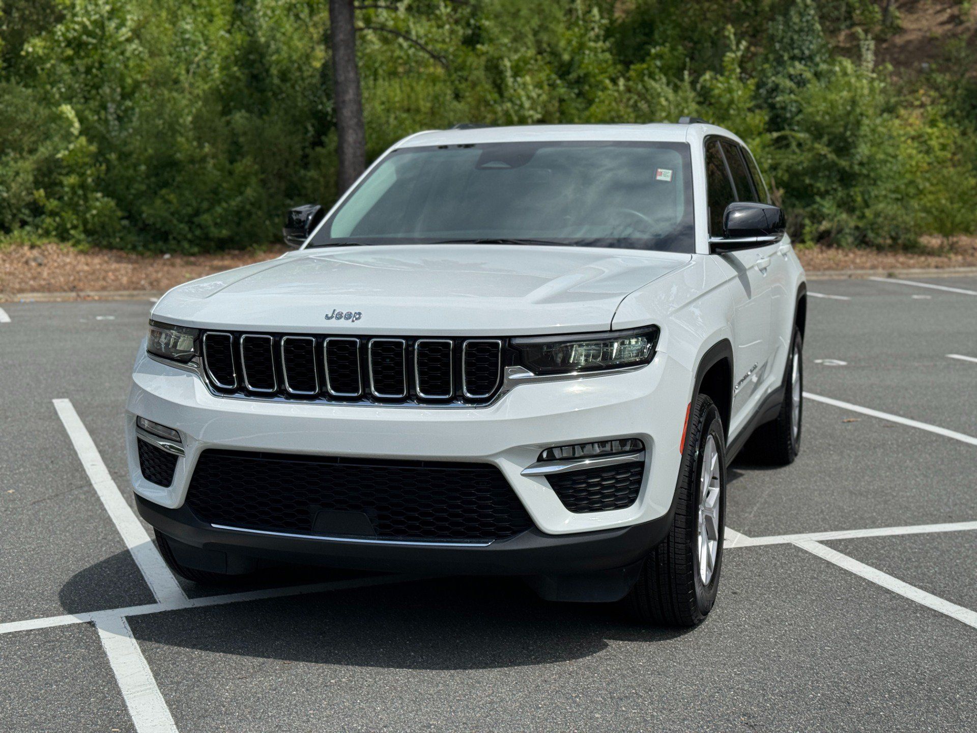 Used 2022 Jeep Grand Cherokee Limited AWD/4WD image 3