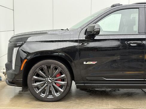 Certified 2025 Cadillac Escalade V AWD/4WD image 9
