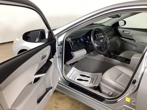 Used 2015 Toyota Camry XLE w/ Moonroof Package FWD image 9
